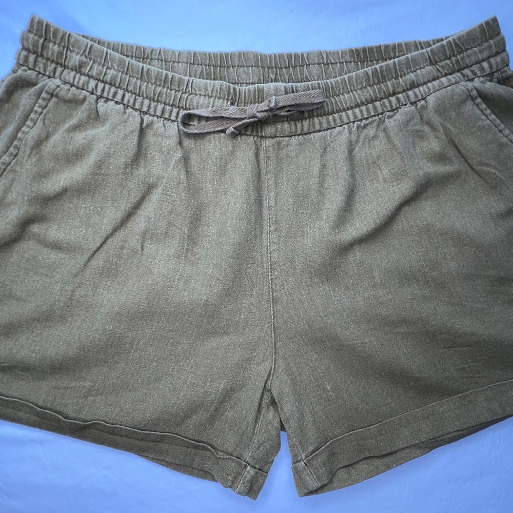 Olive green Old Navy shorts with front pockets